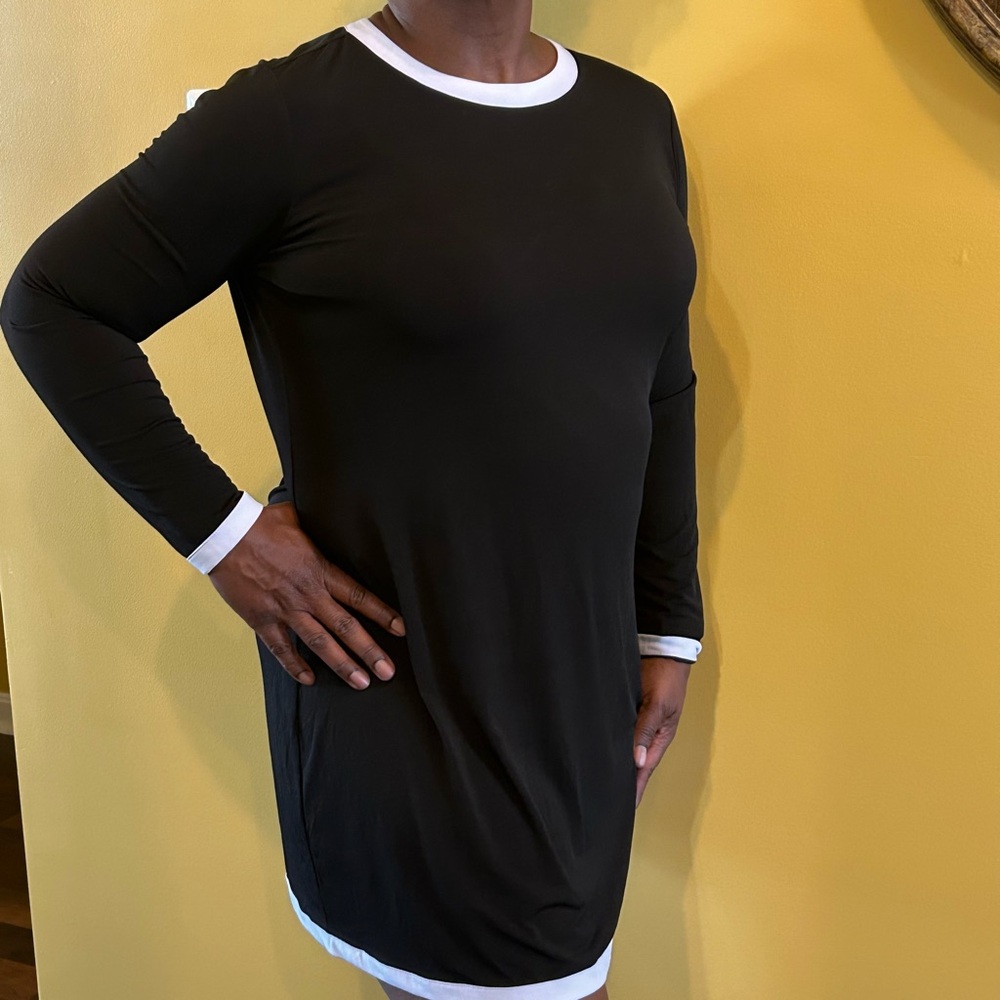 Black and White Women's Top - Picture 3 of 8